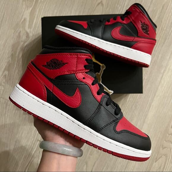 Air Jordan 1 mid banned 4.5Y GS/ 6 womens